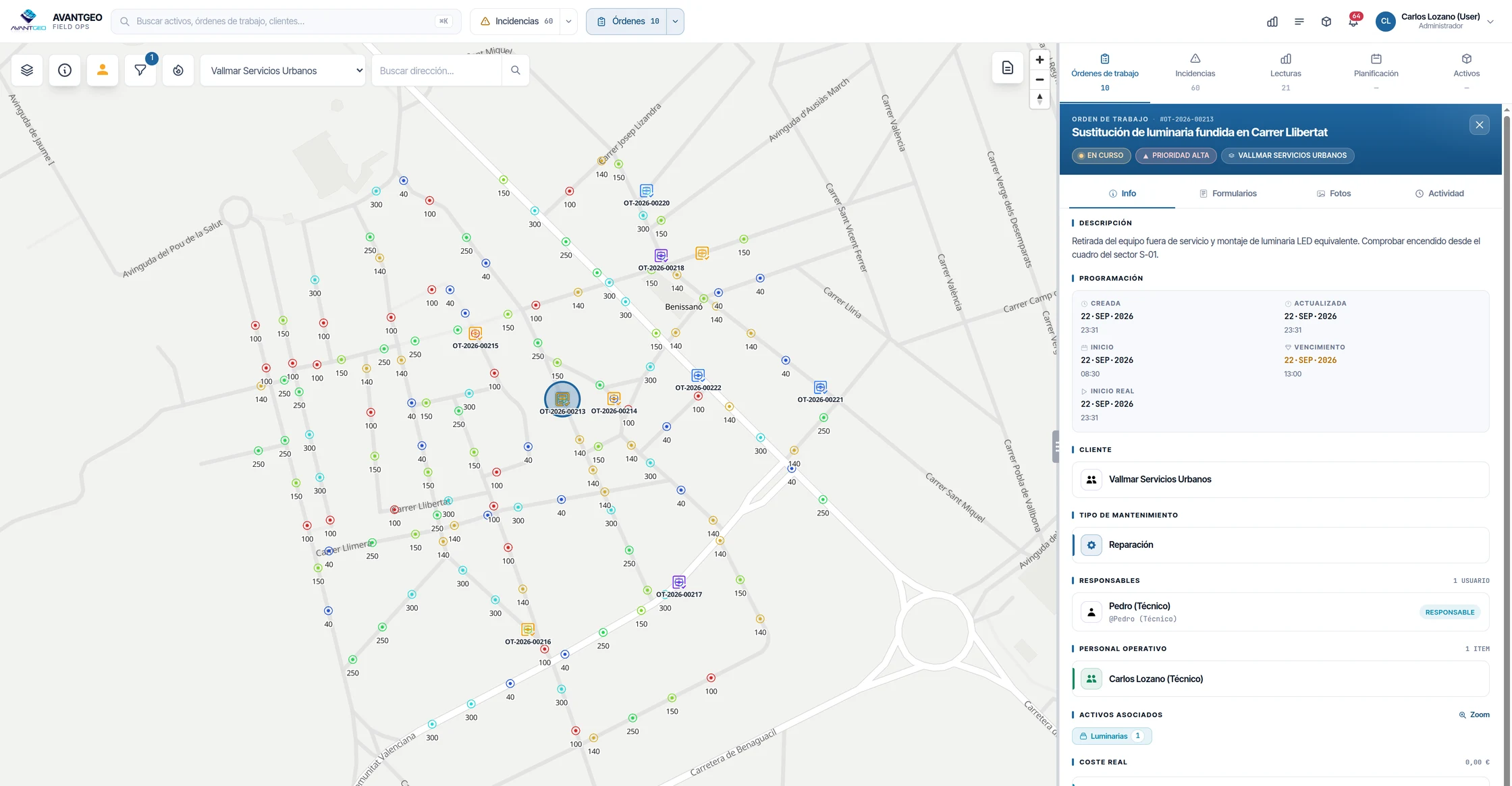 Un punto de luz seleccionado en el mapa y, en la misma pantalla, la orden de trabajo abierta sobre él con su responsable, su personal operativo y su plazo de vencimiento.