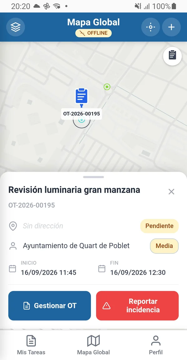 App de campo de Maptainer sin conexión: el mapa global con el aviso OFFLINE, una orden de trabajo situada sobre el mapa y su ficha con los botones para gestionarla o reportar una incidencia.