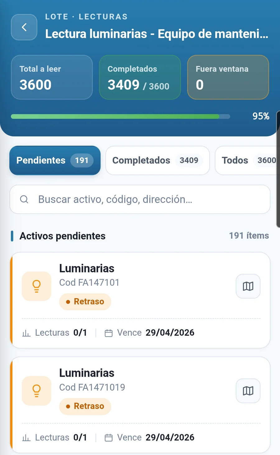 Lote de lecturas en la app de campo: 3409 de 3600 puntos completados, un 95 %, ninguno fuera de ventana y la lista de activos pendientes con su código, su retraso y su fecha de vencimiento.